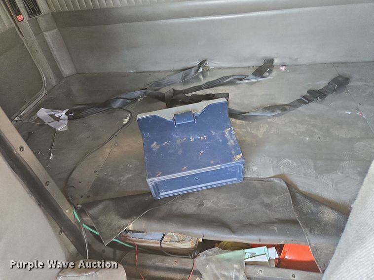 image for item DT5266 2007 Kenworth T800 semi truck