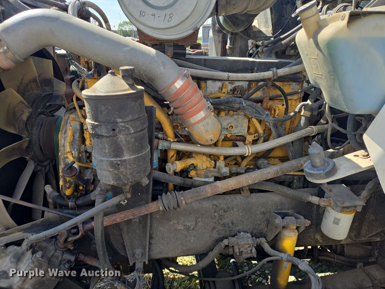 image for item DT5266 2007 Kenworth T800 semi truck