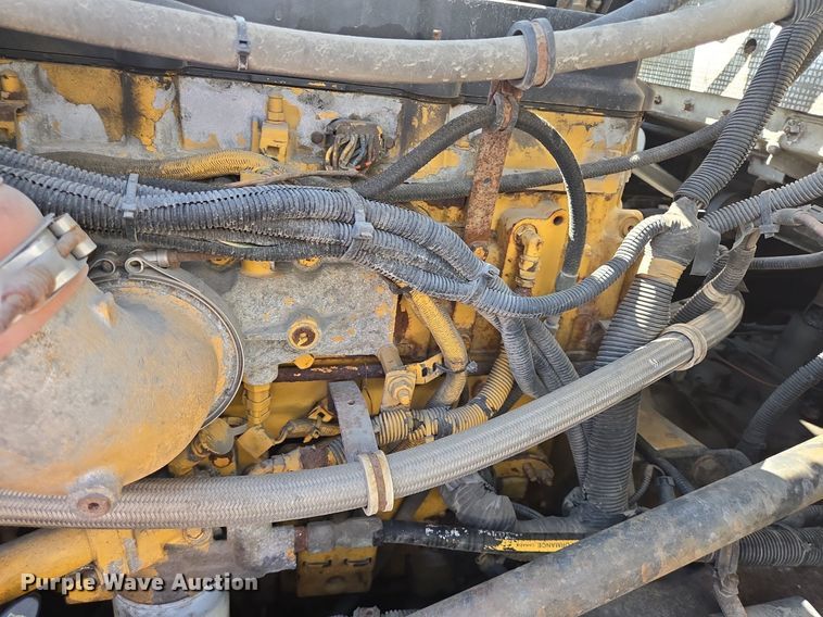 image for item DT5266 2007 Kenworth T800 semi truck