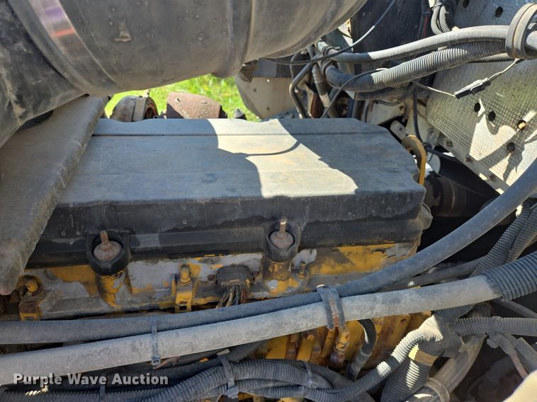 image for item DT5266 2007 Kenworth T800 semi truck