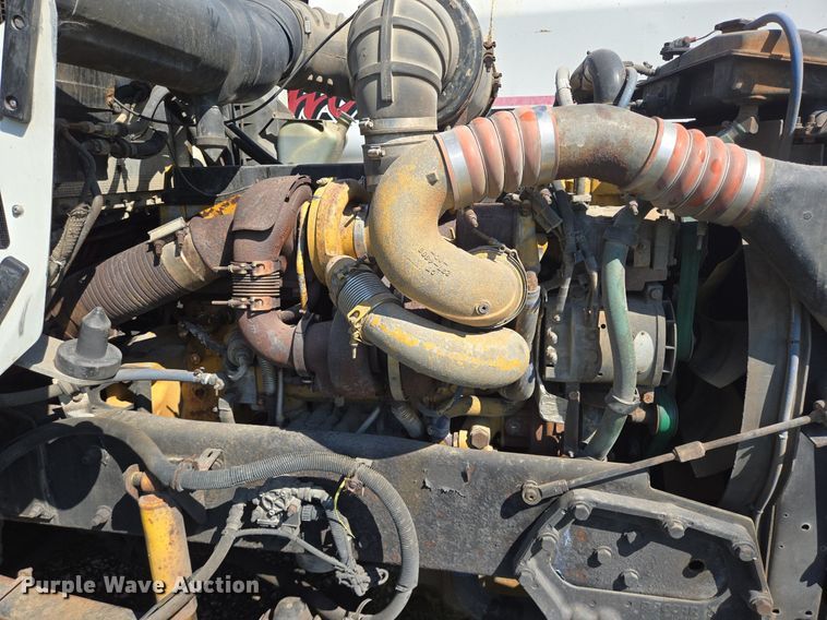 image for item DT5266 2007 Kenworth T800 semi truck