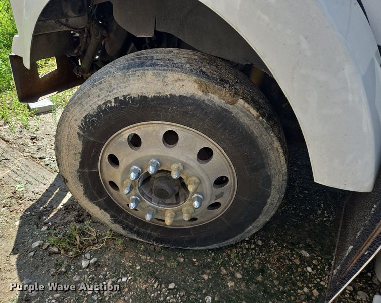 image for item DT5266 2007 Kenworth T800 semi truck