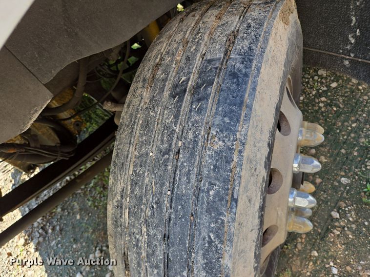 image for item DT5266 2007 Kenworth T800 semi truck