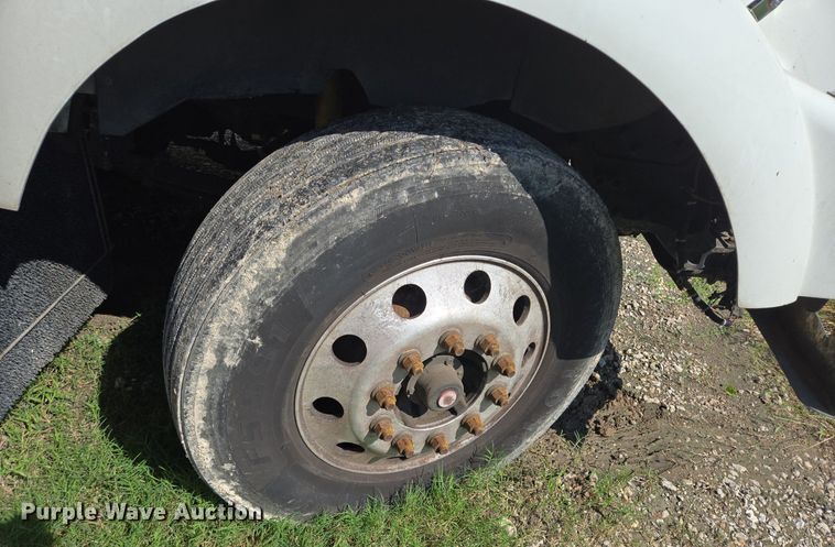 image for item DT5266 2007 Kenworth T800 semi truck