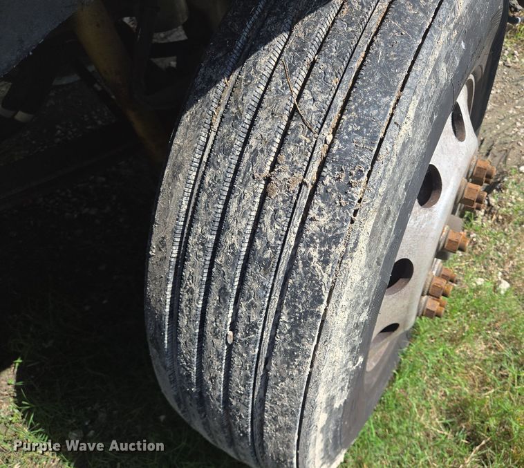 image for item DT5266 2007 Kenworth T800 semi truck