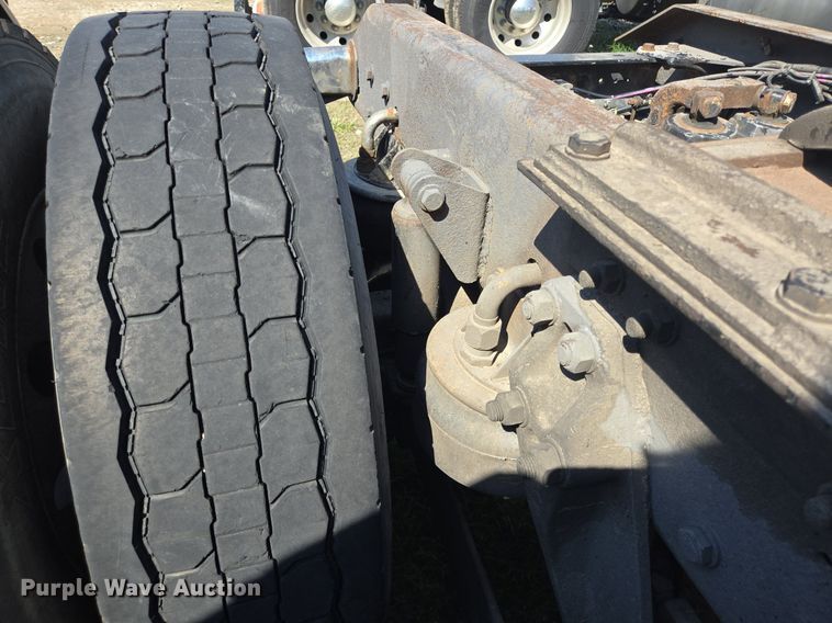 image for item DT5266 2007 Kenworth T800 semi truck