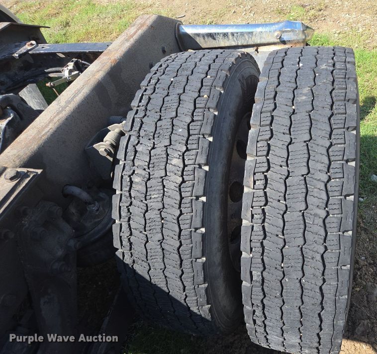 image for item DT5266 2007 Kenworth T800 semi truck