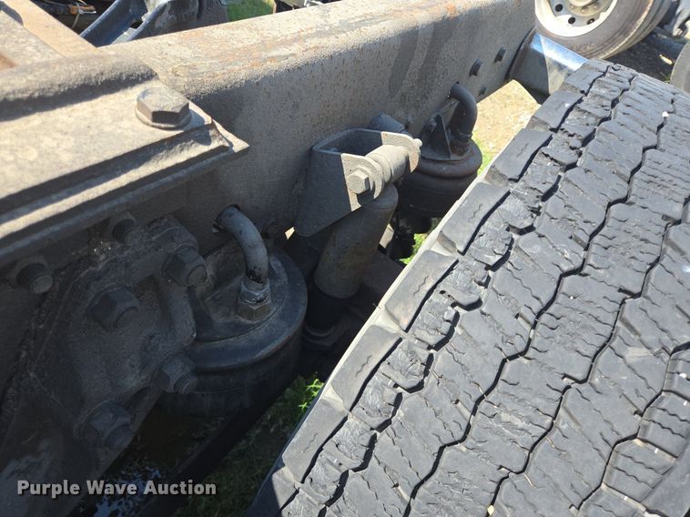 image for item DT5266 2007 Kenworth T800 semi truck