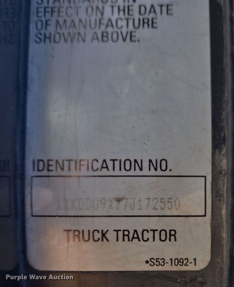 image for item DT5266 2007 Kenworth T800 semi truck