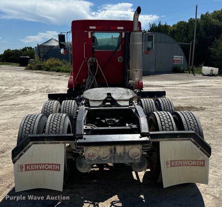image for item DV2760 2004 Kenworth T800 semi truck