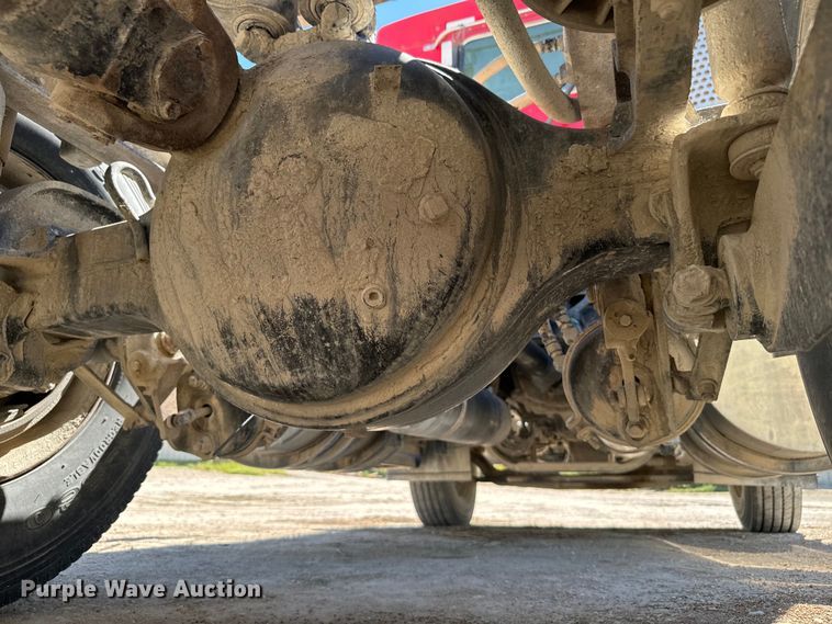 image for item DV2760 2004 Kenworth T800 semi truck