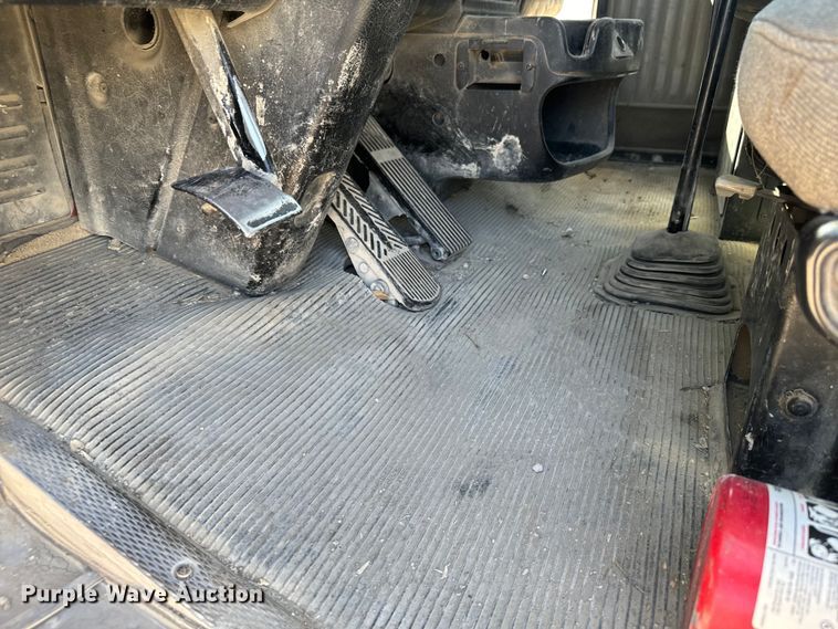 image for item DV2760 2004 Kenworth T800 semi truck