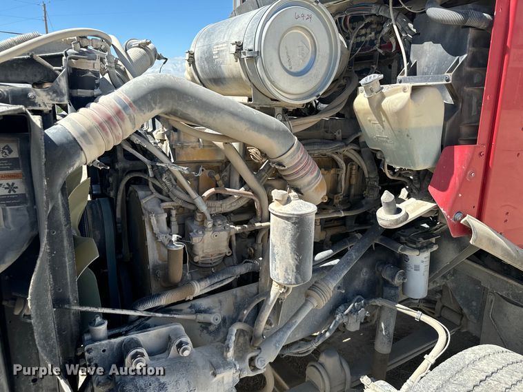 image for item DV2760 2004 Kenworth T800 semi truck