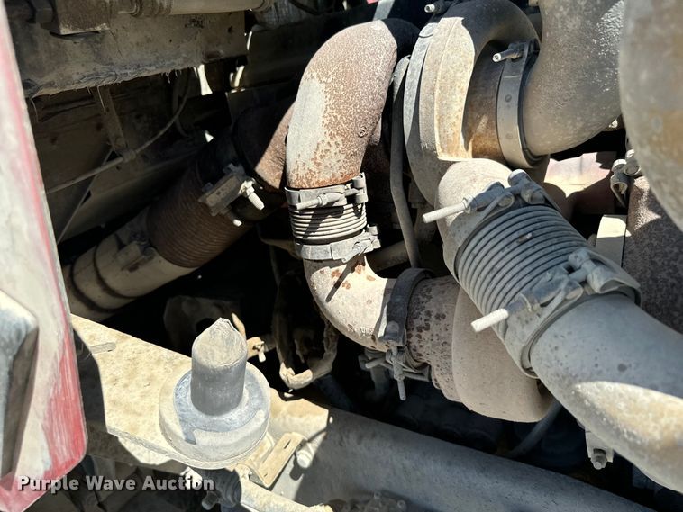 image for item DV2760 2004 Kenworth T800 semi truck