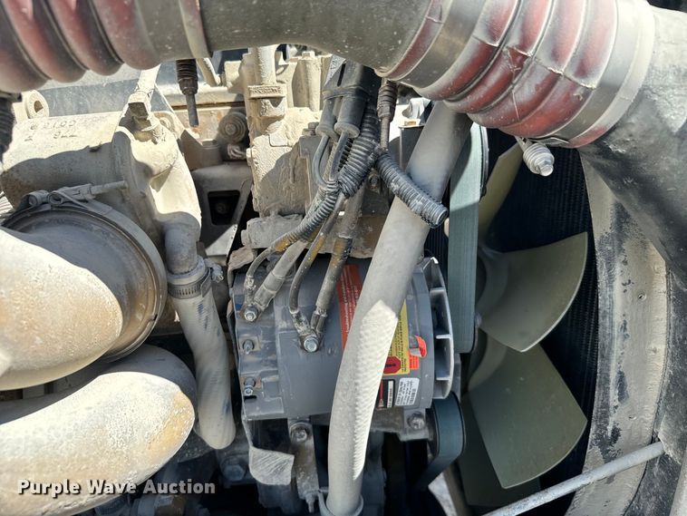 image for item DV2760 2004 Kenworth T800 semi truck