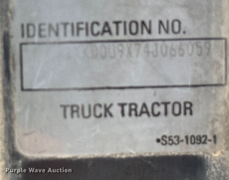 image for item DV2760 2004 Kenworth T800 semi truck