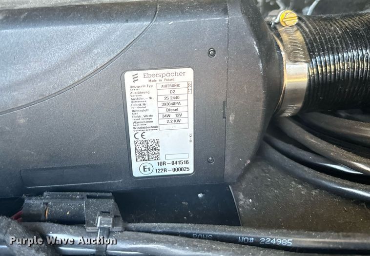 image for item DV2768 2003 Freightliner  Columbia  semi truck