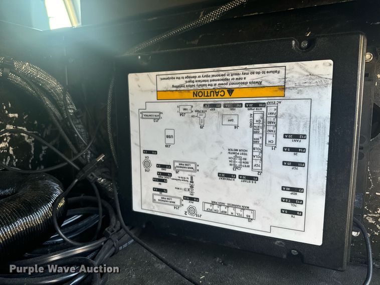 image for item DV2768 2003 Freightliner  Columbia  semi truck