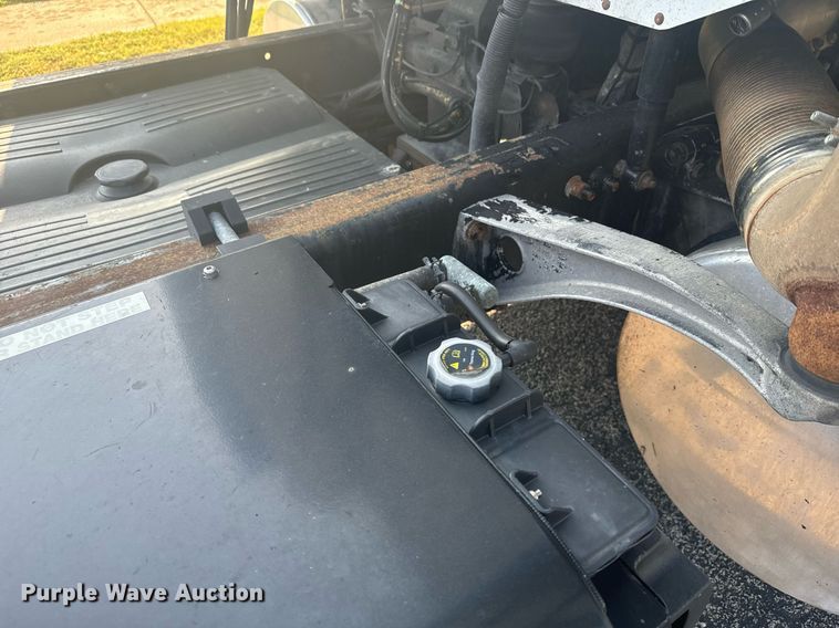 image for item DV2768 2003 Freightliner  Columbia  semi truck