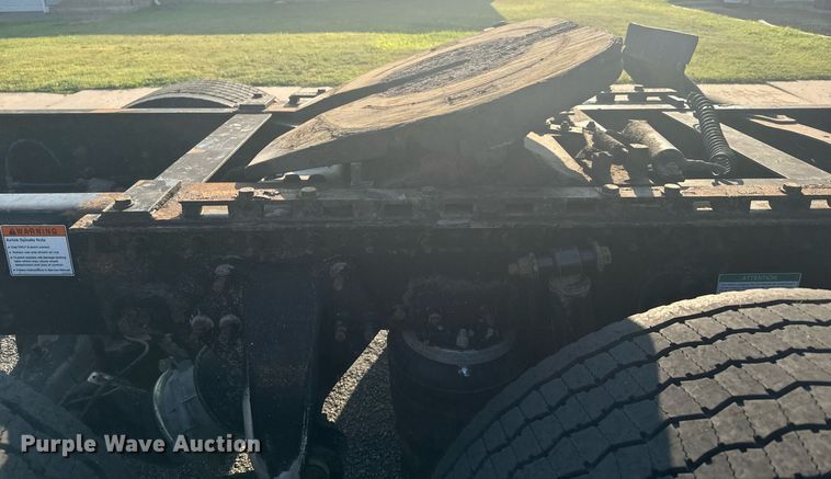 image for item DV2768 2003 Freightliner  Columbia  semi truck