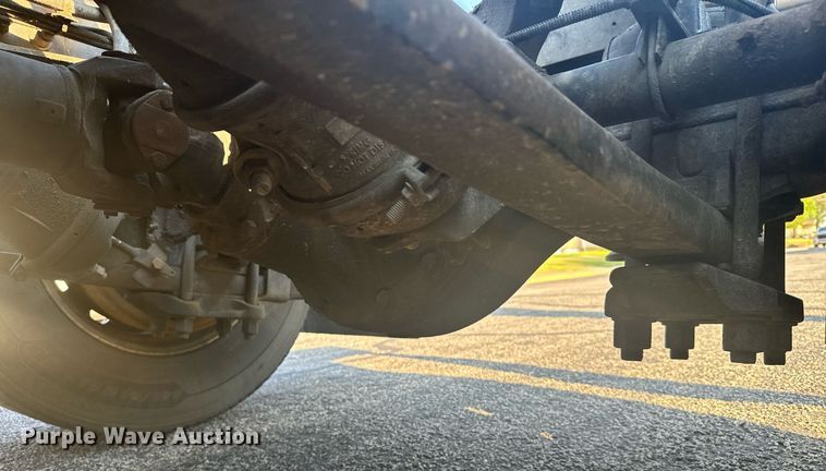 image for item DV2768 2003 Freightliner  Columbia  semi truck