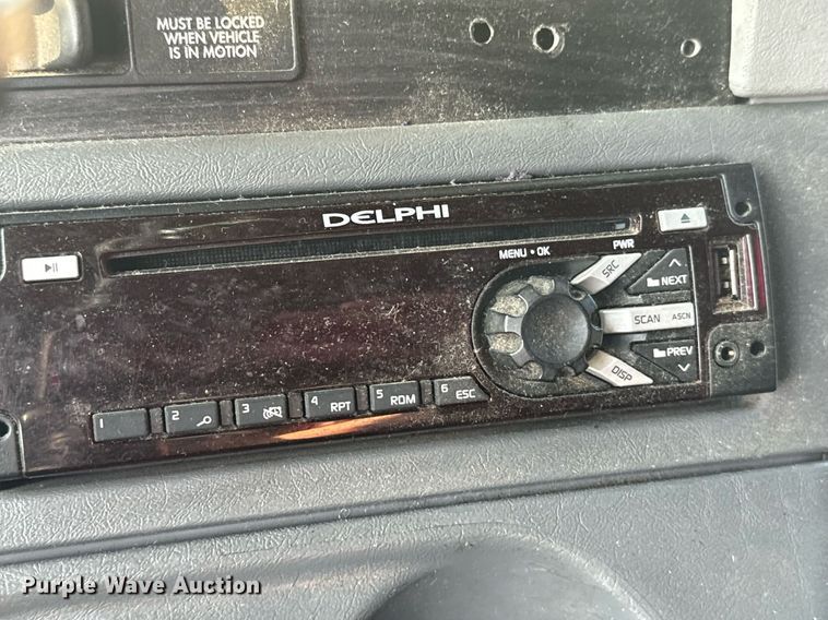 image for item DV2768 2003 Freightliner  Columbia  semi truck