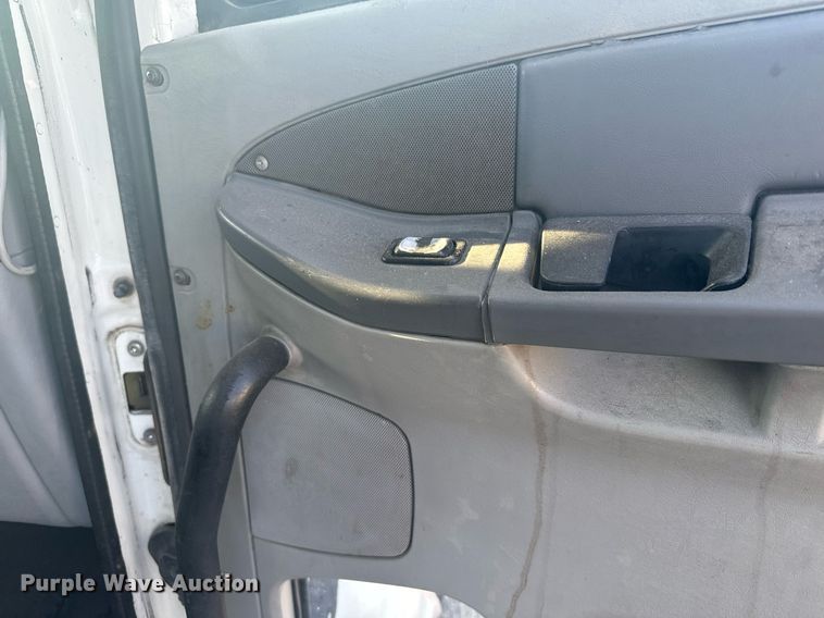 image for item DV2768 2003 Freightliner  Columbia  semi truck