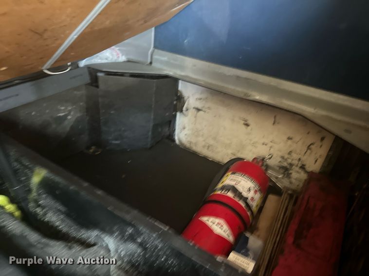 image for item DV2768 2003 Freightliner  Columbia  semi truck