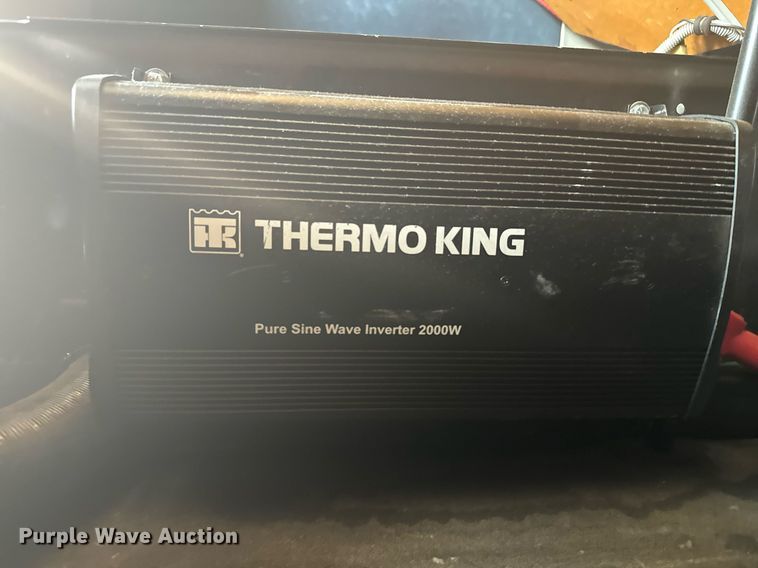 image for item DV2768 2003 Freightliner  Columbia  semi truck