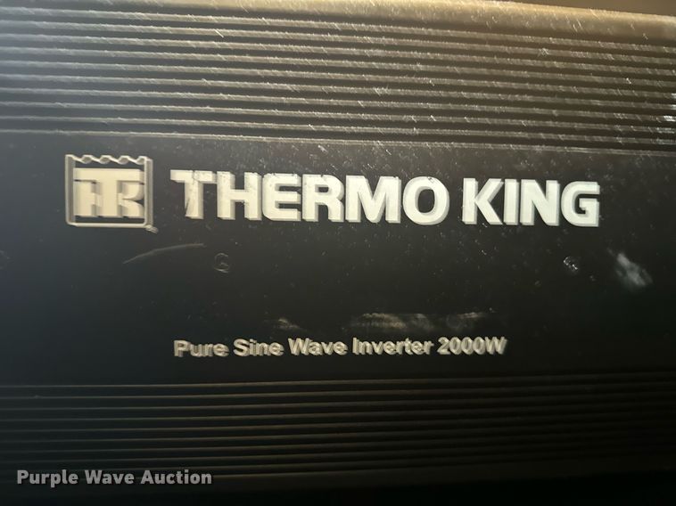 image for item DV2768 2003 Freightliner  Columbia  semi truck