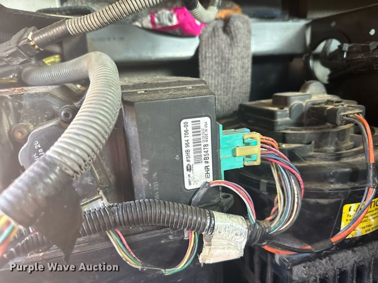 image for item DV2768 2003 Freightliner  Columbia  semi truck