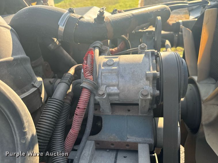 image for item DV2768 2003 Freightliner  Columbia  semi truck