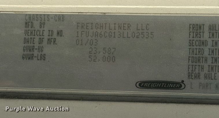 image for item DV2768 2003 Freightliner  Columbia  semi truck