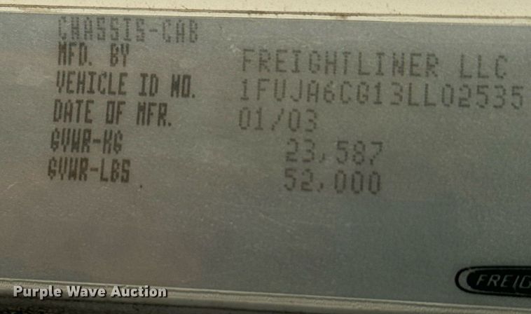 image for item DV2768 2003 Freightliner  Columbia  semi truck