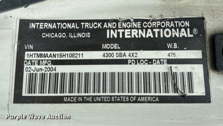 image for item DV5864 2005 International  4300 truck cab and chassis