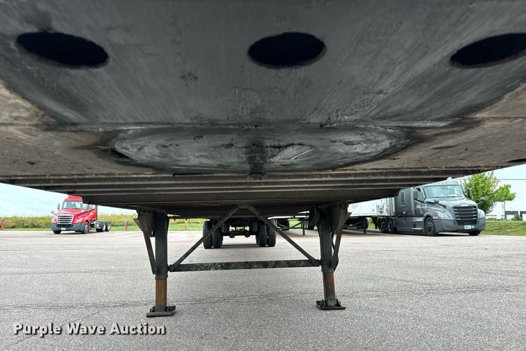 image for item DV5870 2013 Stoughton  AVW-535T-S-C-AR dry van trailer