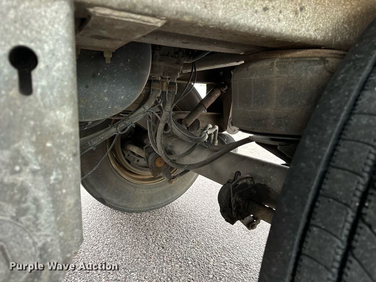 image for item DV5870 2013 Stoughton  AVW-535T-S-C-AR dry van trailer