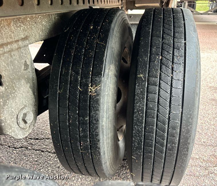 image for item DV5870 2013 Stoughton  AVW-535T-S-C-AR dry van trailer