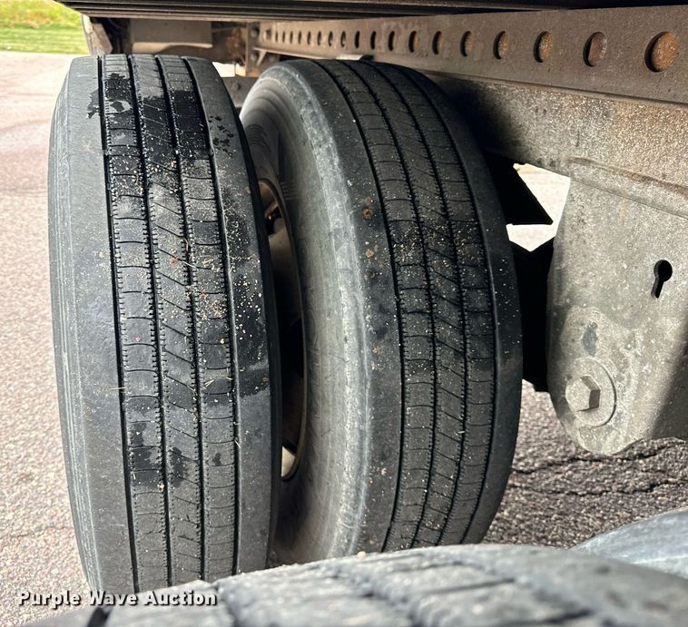 image for item DV5870 2013 Stoughton  AVW-535T-S-C-AR dry van trailer