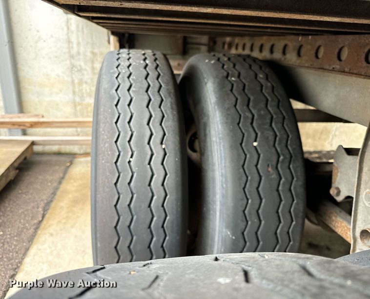 image for item DV5871 2007 Stoughton AVW484T-S-C dry van trailer