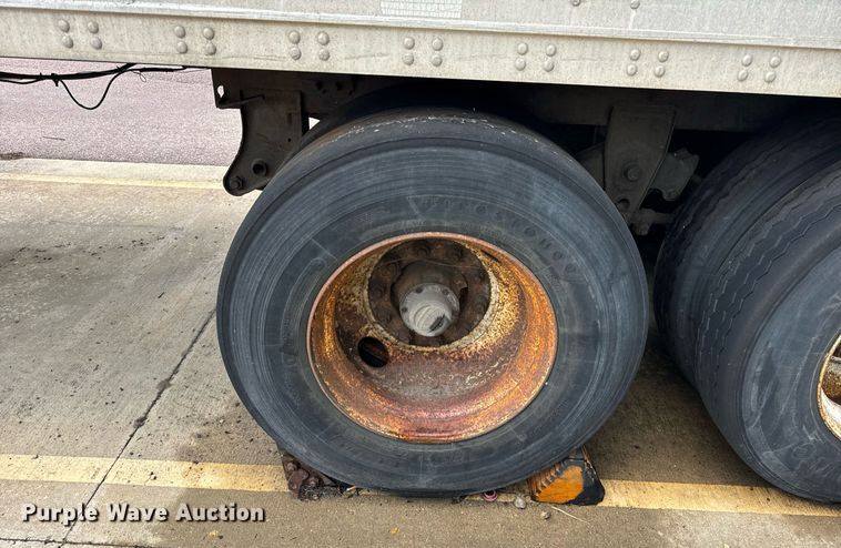 image for item DV5871 2007 Stoughton AVW484T-S-C dry van trailer