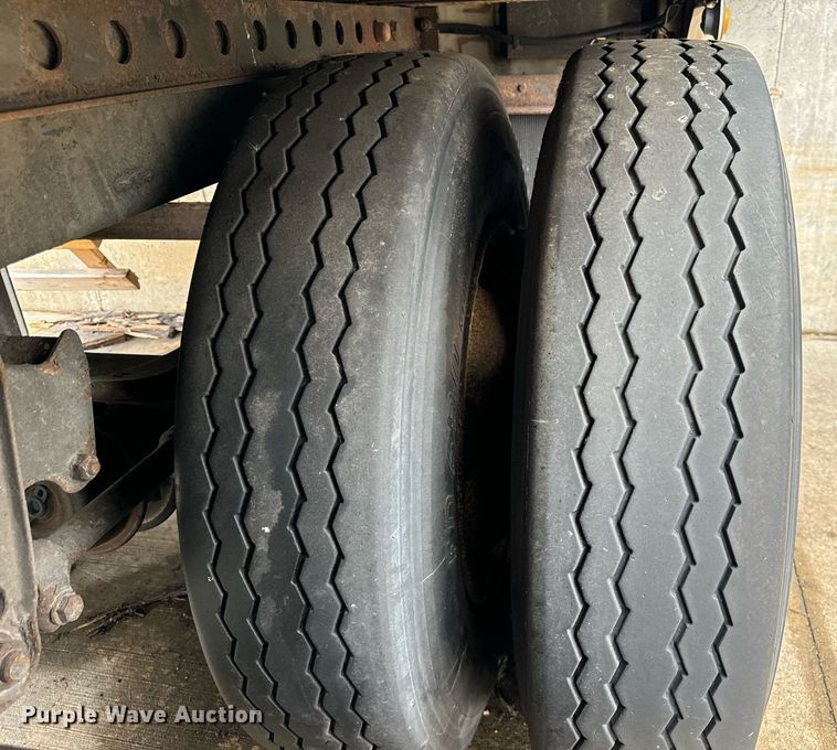 image for item DV5871 2007 Stoughton AVW484T-S-C dry van trailer