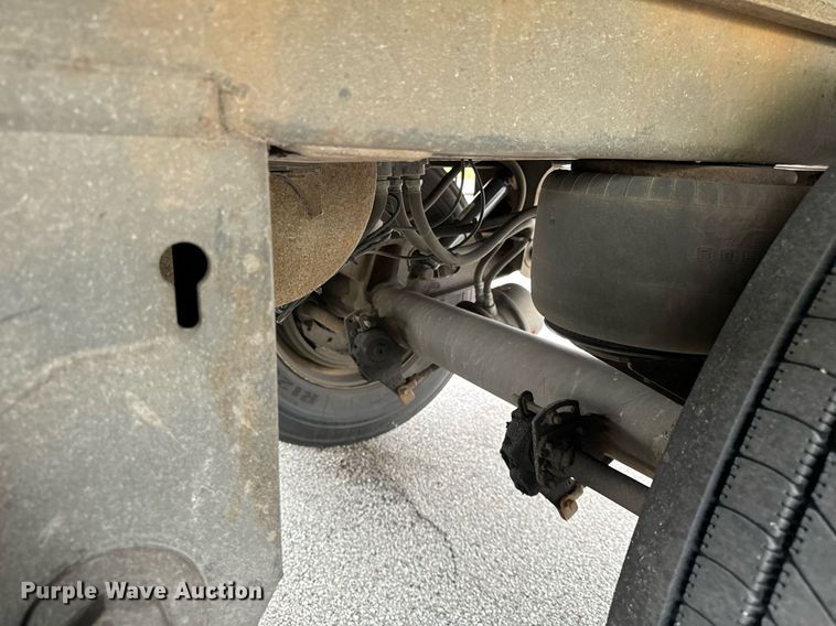 image for item DV5872 2013 Stoughton  AVW-485T-S-C-AR dry van trailer