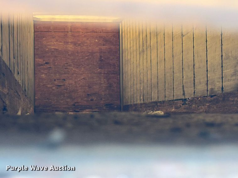 image for item DV5872 2013 Stoughton  AVW-485T-S-C-AR dry van trailer