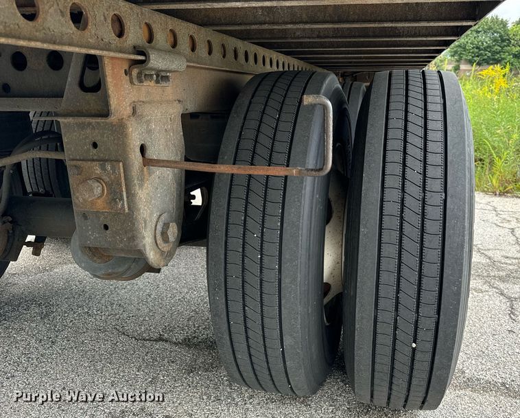 image for item DV5872 2013 Stoughton  AVW-485T-S-C-AR dry van trailer