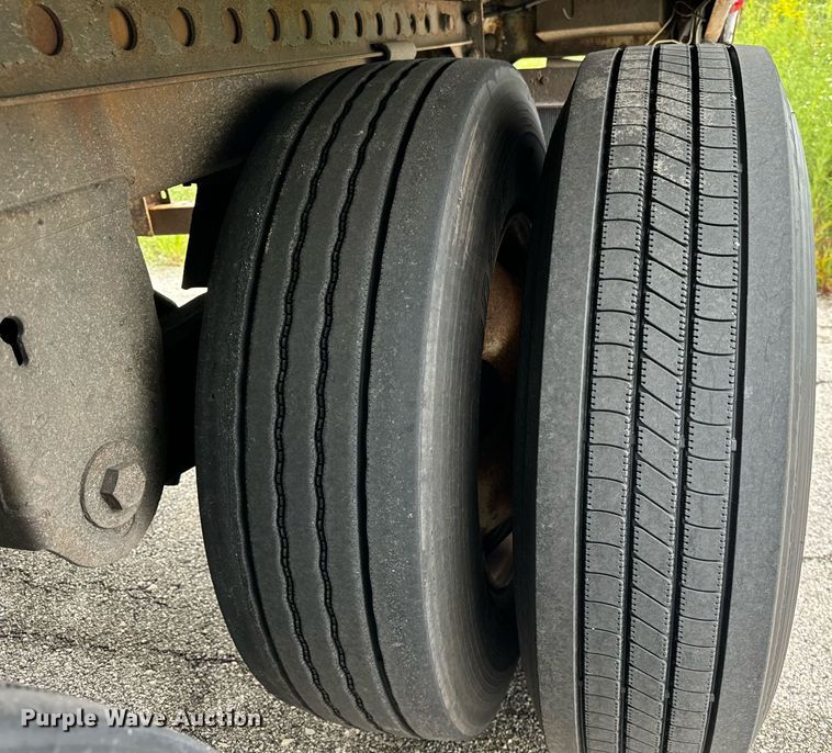 image for item DV5872 2013 Stoughton  AVW-485T-S-C-AR dry van trailer