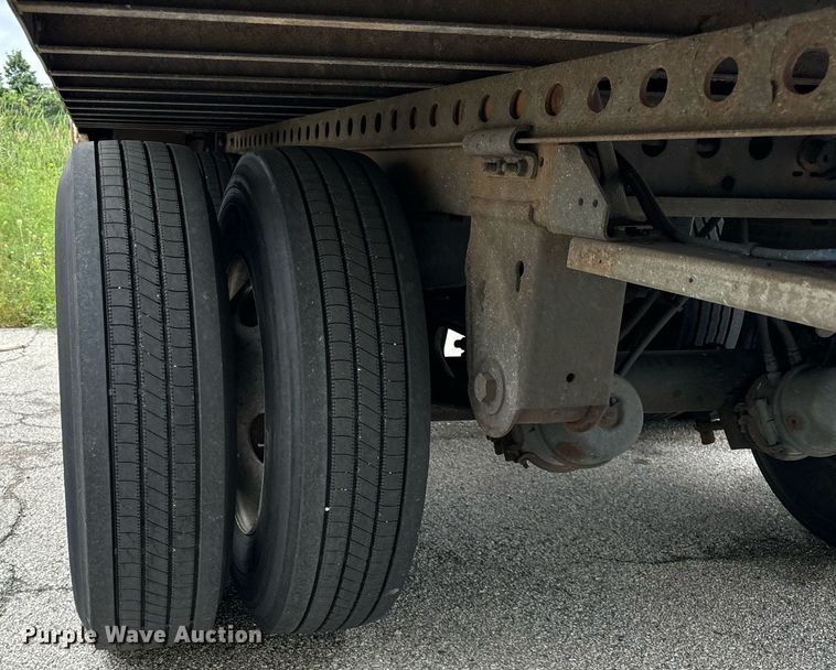 image for item DV5872 2013 Stoughton  AVW-485T-S-C-AR dry van trailer