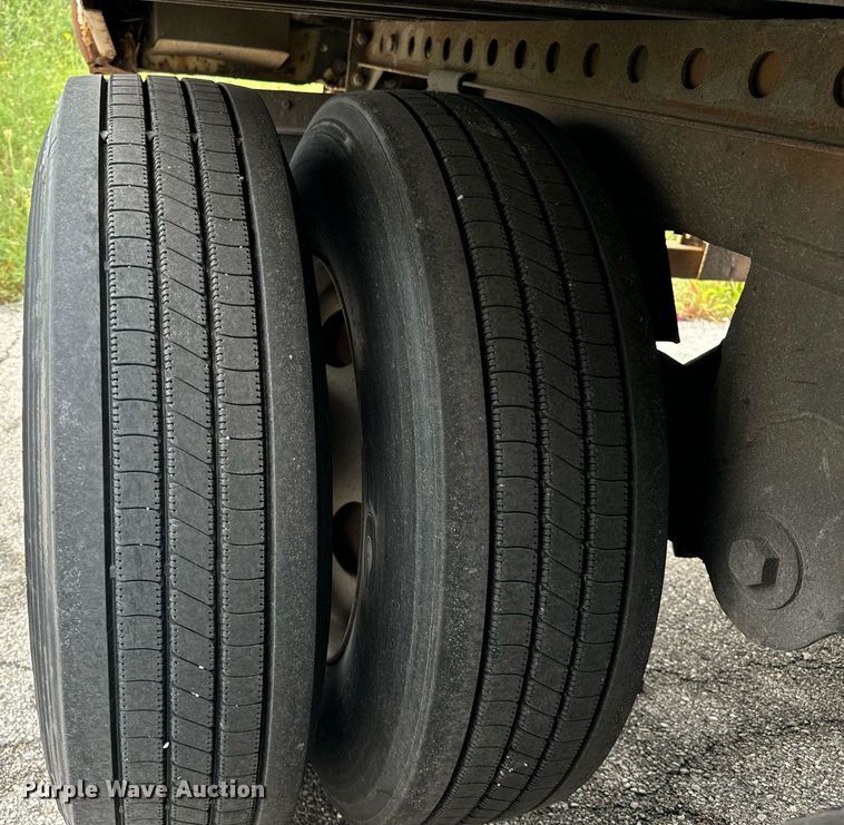 image for item DV5872 2013 Stoughton  AVW-485T-S-C-AR dry van trailer