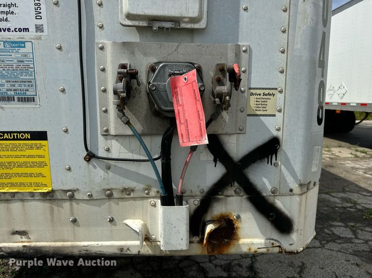 image for item DV5876 2002 Stoughton  AVW-485T-S-C-AR dry van trailer