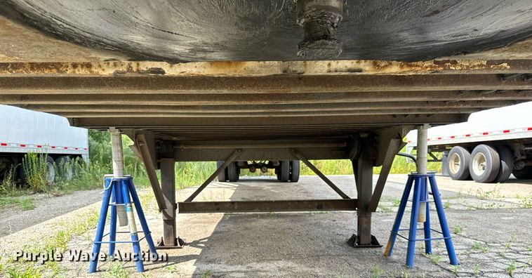 image for item DV5876 2002 Stoughton  AVW-485T-S-C-AR dry van trailer